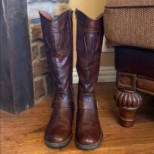 Knee-high saddle brown boots